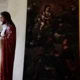 La parete centrale accoglieva fino a una ventina di anni fa una pala d�altare: un dipinto a olio su tela che raffigurava sia i due santi Giacomo e Anna sia la Vergine e San Giovanni evangelista. La tela, dopo essere stata restaurata, � stata per� trasferita nella Chiesa Matrice di Mola